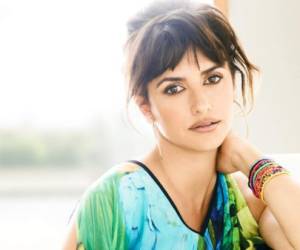 La actriz Penélope Cruz, se convirtió en el rostro de la lucha contra el cáncer de mama al interpretar a una mujer que lo padece en la película 'Mama'. También es la voz de la prevención de la leucemia.