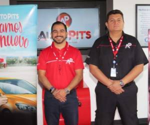 Edy Zepeda gerente de AutoPits junto al gerente de Mercadeo Alejandro Cadalso.