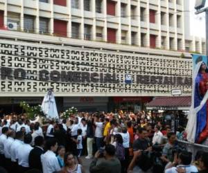 Cientos de hondureños llegaron al evento realizado a partir de las 6:00 de la mañana, foto: Julissa Mercado/El Heraldo.