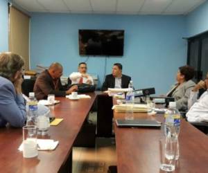 Luis Javier Santos y Juan Carlos Griffith del MP y Ricardo Castro de la ATIC participaron de la reunión (Foto: El Heraldo Honduras/ Noticias de Honduras)