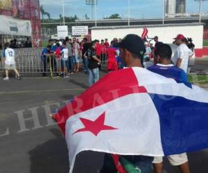 Las banderas panameñas no podían faltar en esta cita futbolística (Foto: Juan Salgado/OPSA)