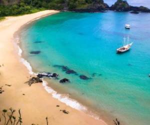 1-. Baia do Sancho, Brasil.