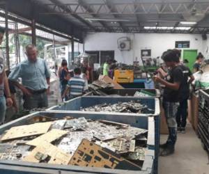 En la ciudad de San Pedro Sula funcionan varias empresas privadas dedicadas al reciclaje de basura electrónica.