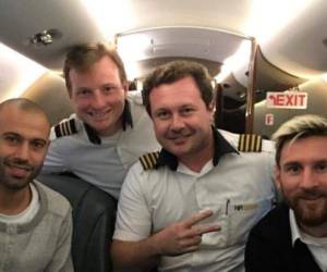 Messi y Mascherano en el avión en el que este lunes jugadores del club brasileño Chapecoense perdieron la vida. (Foto: Redes / Noticias El Heraldo / Deportes El Heraldo / El Heraldo Honduras)