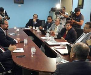 Jiménez Mayor brindó estas palabras en una comparencia de prensa después de finalizar una reunión entre los integrantes de la Misión de Apoyo y Comisión Especial para la Depuración Policial.