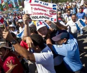 Al menos 25 personas resultaron heridas en el segundo día de protestas después de que cientos de nicaragüenses salieran a las calles. (Foto: Univisión Noticias)
