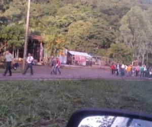 Decenas de transportistas realizaron una protesta la mañana de este martes en el bulevar del Sur de San Pedro Sula, Honduras (Foto: Cortesía Red Informativa / El Heraldo Hoduras / Noticias de Honduras)
