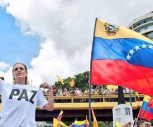 La marcha de mujeres parte desde tres puntos en el este de Caracas y terminará con una concentración en la autopista Francisco Fajardo, la principal arteria vial de la capital. (Foto: prensa.com)