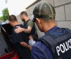 De acuerdo a las autoridades, el hondureño Héctor Ramón Pérez Alvarado realizó al menos dos viajes desde el motel hasta una zona de Vermont cerca de la frontera con Quebec, y enfrenta cargos por tráfico de personas.