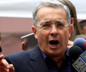 El exjefe de Estado acusó a Pérez Esquivel de estar 'al servicio del terrorismo' y ser 'protector de falsos testigos', y dijo que el gobierno de Venezuela pretende 'enlodar' su imagen y la de su hermano.