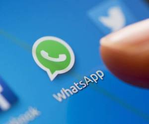 La aplicación de mensajería WhatsApp modificó su política de confidencialidad para compartir los datos de sus usuarios con su casa matriz, Facebook.