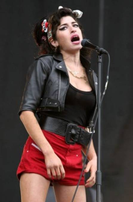 Amy Winehouse, la potente voz apagada por la soledad, las drogas y el alcohol