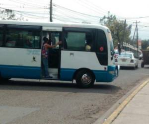 En horas de la mañana, el mediodía y al pasar las 5:00 de la tarde, son los horarios identificados por las autoridades, en los que estos conductores se trasladan de la zona de la UNAH, hacia el anillo periférico.