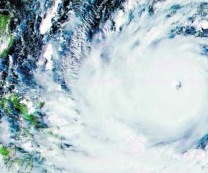 Actualmente la tormenta tropical Isaac es la que se monitorea de manera constante en Cenaos. Fotos: EL HERALDO