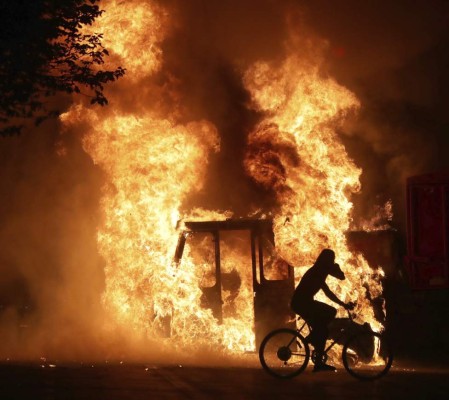 Saqueos, incendios y disturbios en Wisconsin tras muerte de otro afroamericano (FOTOS)