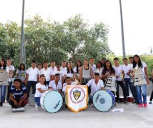 El grupo de jóvenes están entusiasmados para poner a bailar con su ritmo a los asistentes al Estadio Nacional.