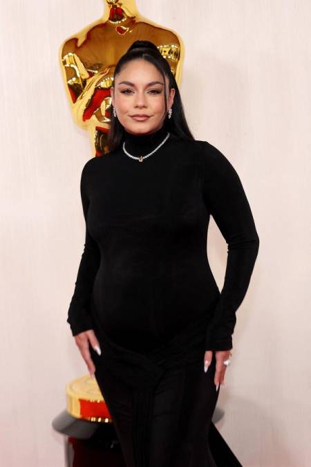 Vanessa Hudgens confirma embarazo desfilando por la alfombra roja de los Oscar