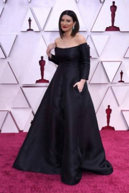 Laura Pausini deslumbra con elegante vestido en los Oscar 2021 (FOTOS)