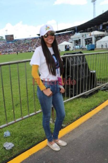 FOTO: Mujeres bellas invadieron el Estadio Nacional en las fiestas patrias 2017