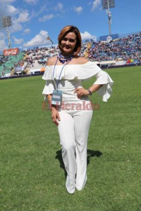 FOTO: Mujeres bellas invadieron el Estadio Nacional en las fiestas patrias 2017