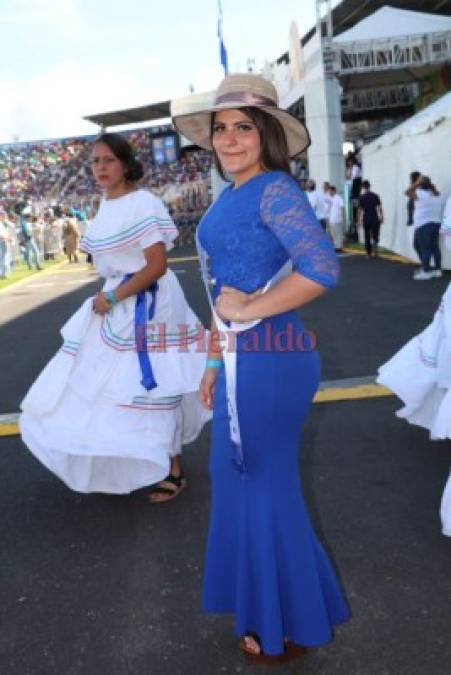 FOTO: Mujeres bellas invadieron el Estadio Nacional en las fiestas patrias 2017