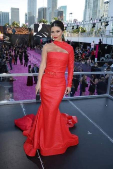 Derroche de glamour y elegancia en la gala de Premios Lo Nuestro 2017