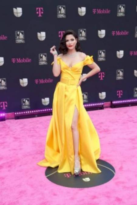 Glamour y belleza: Los mejor vestidos en alfombra de Premios Lo Nuestro