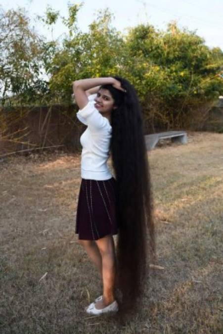 Nilanshi Patel, la joven con el cabello más largo del mundo