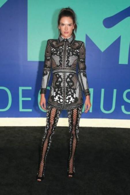 Las peor vestidas de la alfombra de premios MTV Video Music Awards