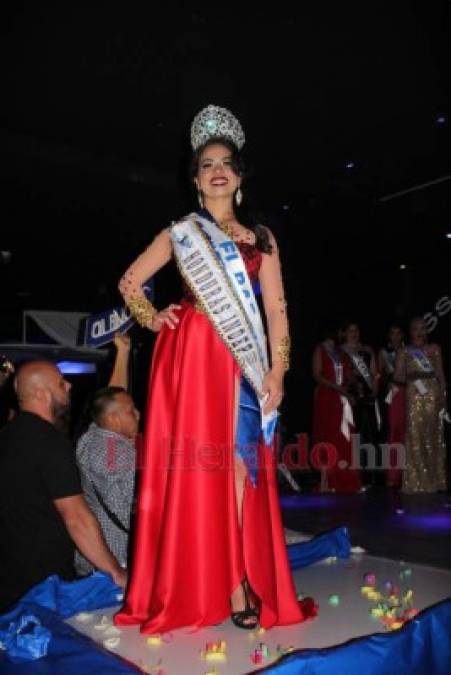 La emotiva coronación de Karen García, reina de belleza fallecida en España