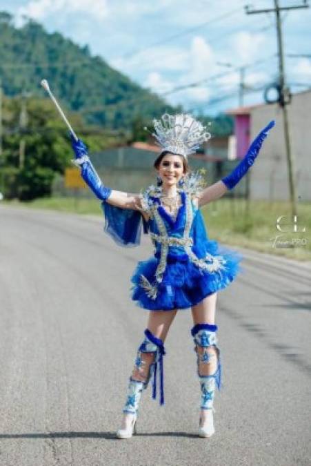 Vistoso traje de las palillonas de Danlí destaca por su tributo a la Bandera (FOTOS)