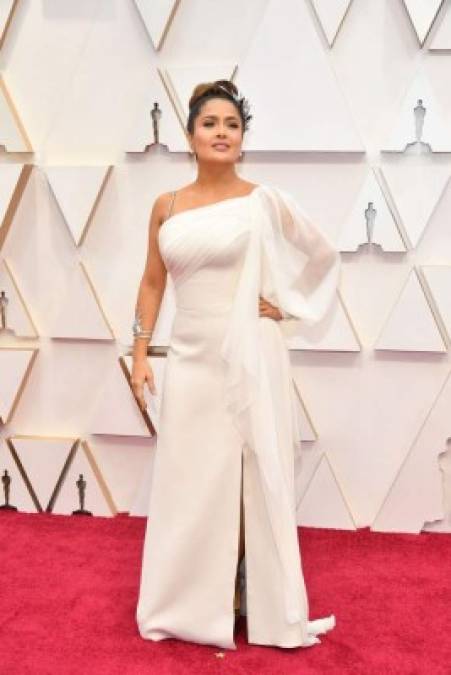 FOTOS: Salma Hayek y el vestido blanco que no favoreció su figura en los Oscar 2020