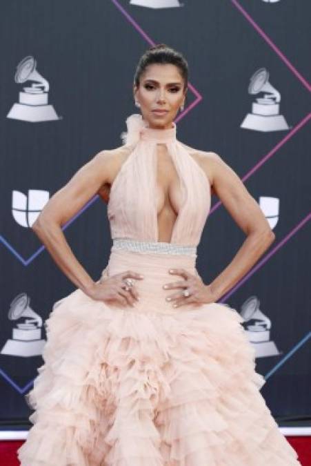 En Imágenes: famosos que se robaron las miradas en los Latin Grammy 2021