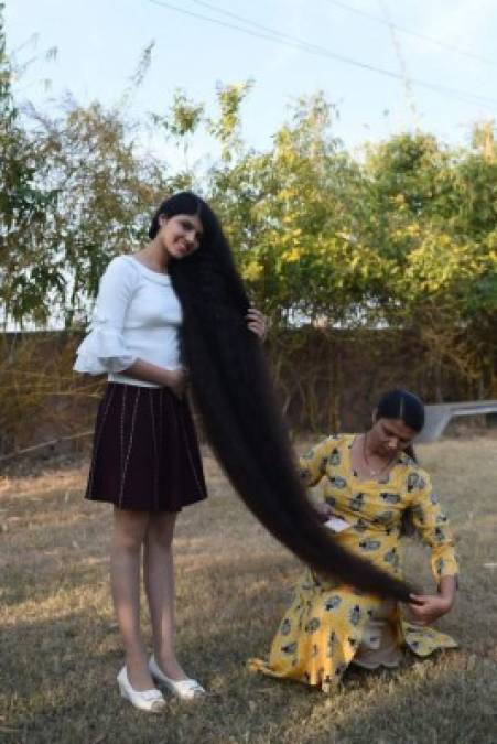 Nilanshi Patel, la joven con el cabello más largo del mundo