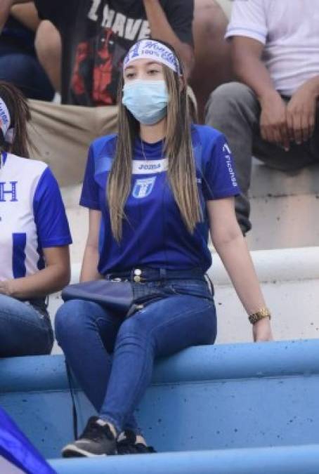 Las bellezas que engalanaron el Olímpico en el duelo entre Honduras y Estados Unidos