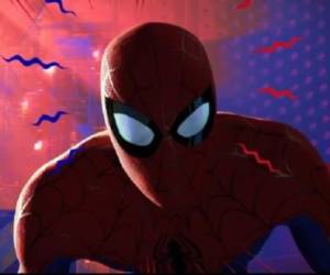El firme cuenta la historia de Miles Morales, un hombre araña “alternativo” que es guiado y entrenado por Peter Parker.