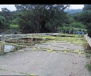 El puente está por colapsar por lo que fue cerrado.