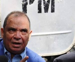 David Romero Ellner aseguró que ese pequeño grupo de políticos que asesoran a Manuel Zelaya Rosales le hacen daño a todo el partido y no solo al expresidente.