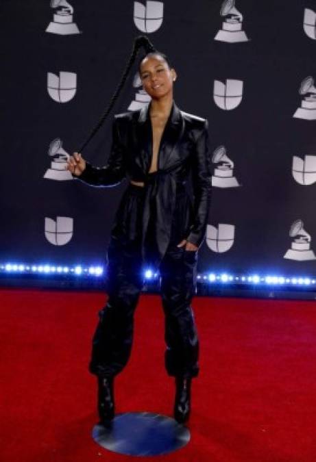 FOTOS: Los looks más extravagantes de los Latin Grammy 2019