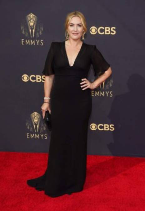 Con alas negras, esmoquin o trajes llamativos: Los mejor vestidos de los Emmy 2021