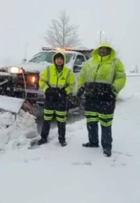 Así viven la tormenta de nieve los hondureños en Estados Unidos