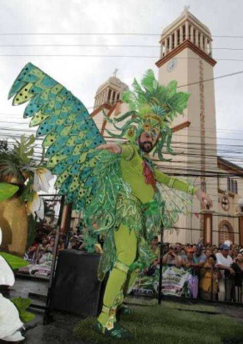 La Ceiba vive su propia fiesta en el Gran Carnaval de Amor y Amistad