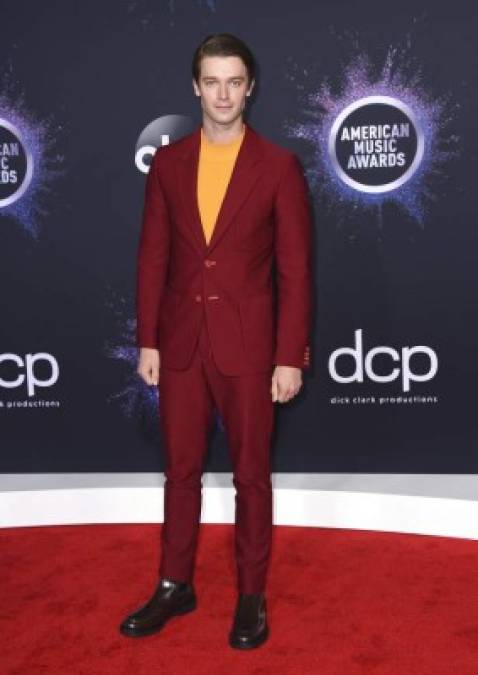 Famosos que deslumbraron con sus looks en los American Music Awards 2019