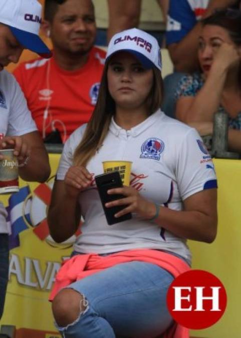 Las bellezas hondureñas que adornaron la semifinal Olimpia vs. Lobos UPN en el Nacional