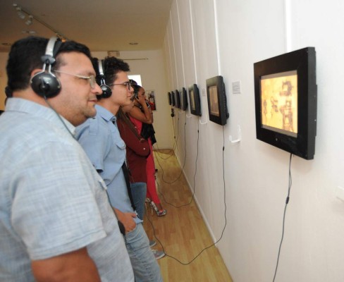 El CCET abrió sus puertas para ser la sede del evento de inauguración, habilitando un espacio con una videoinstalación que permitió apreciar los trabajos de ediciones anteriores. Crédito: EL HERALDO/Alejandro Amador