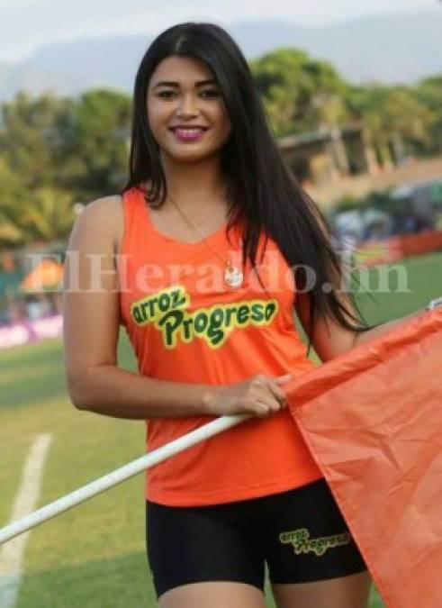 Hermosas mujeres adornan el estadio Humberto Micheletti en la final del fútbol hondureño