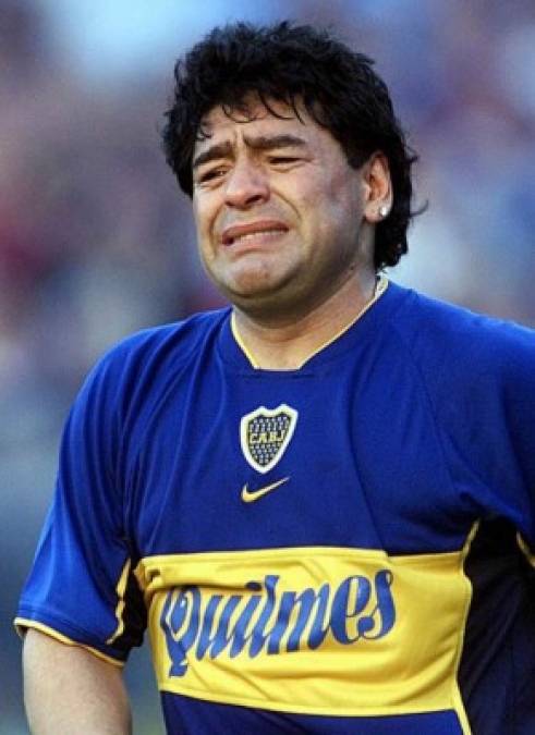 Imágenes que marcaron los momentos de gloria y derrota de Maradona  