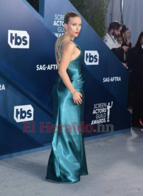 FOTOS: Bellísima lució Scarlett Johansson en la alfombra de los SAG Awards 2020