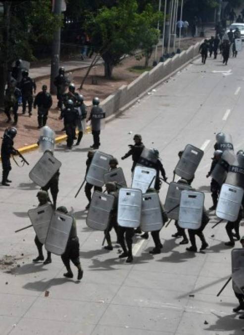 Violencia y represión en manifestación de simpatizantes de Alianza de Oposición