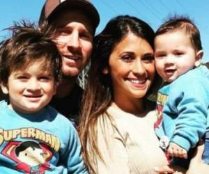 Messi viajó con su esposa Antonella Roccuzzo y sus dos hijos Mateo y Thiago.